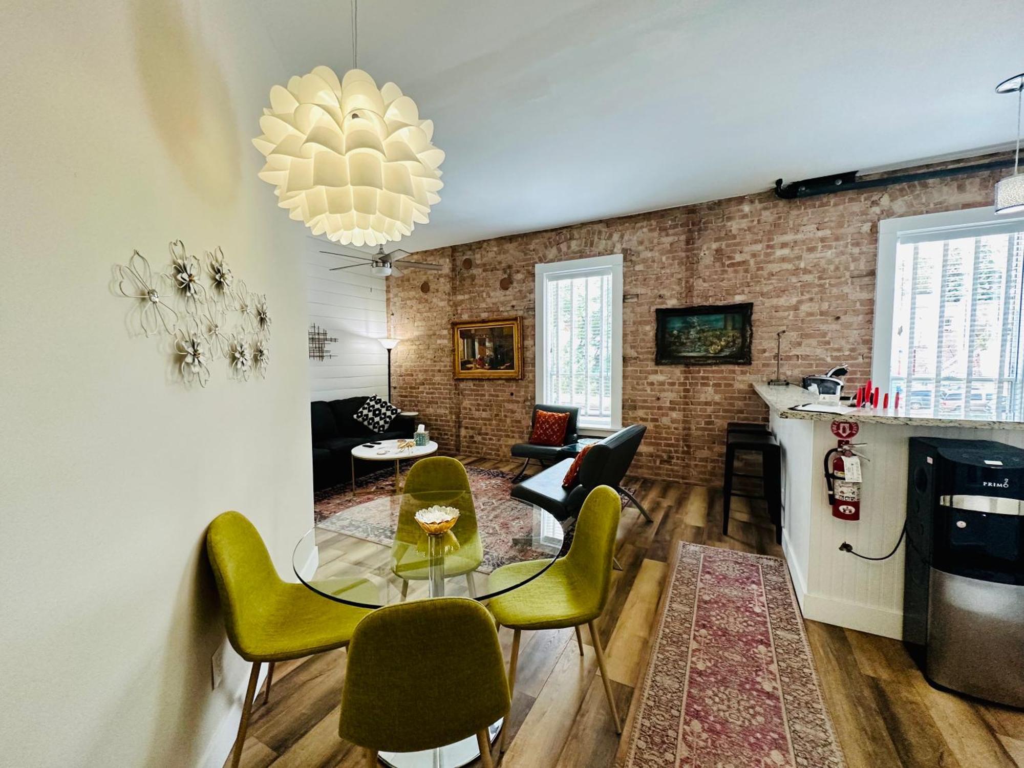 Bisbee Brownstone Suites エクステリア 写真