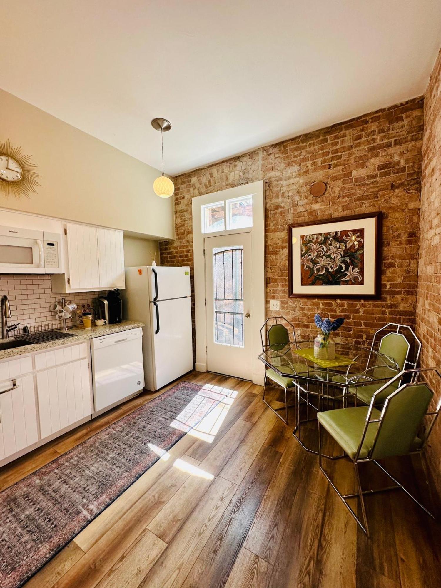 Bisbee Brownstone Suites エクステリア 写真