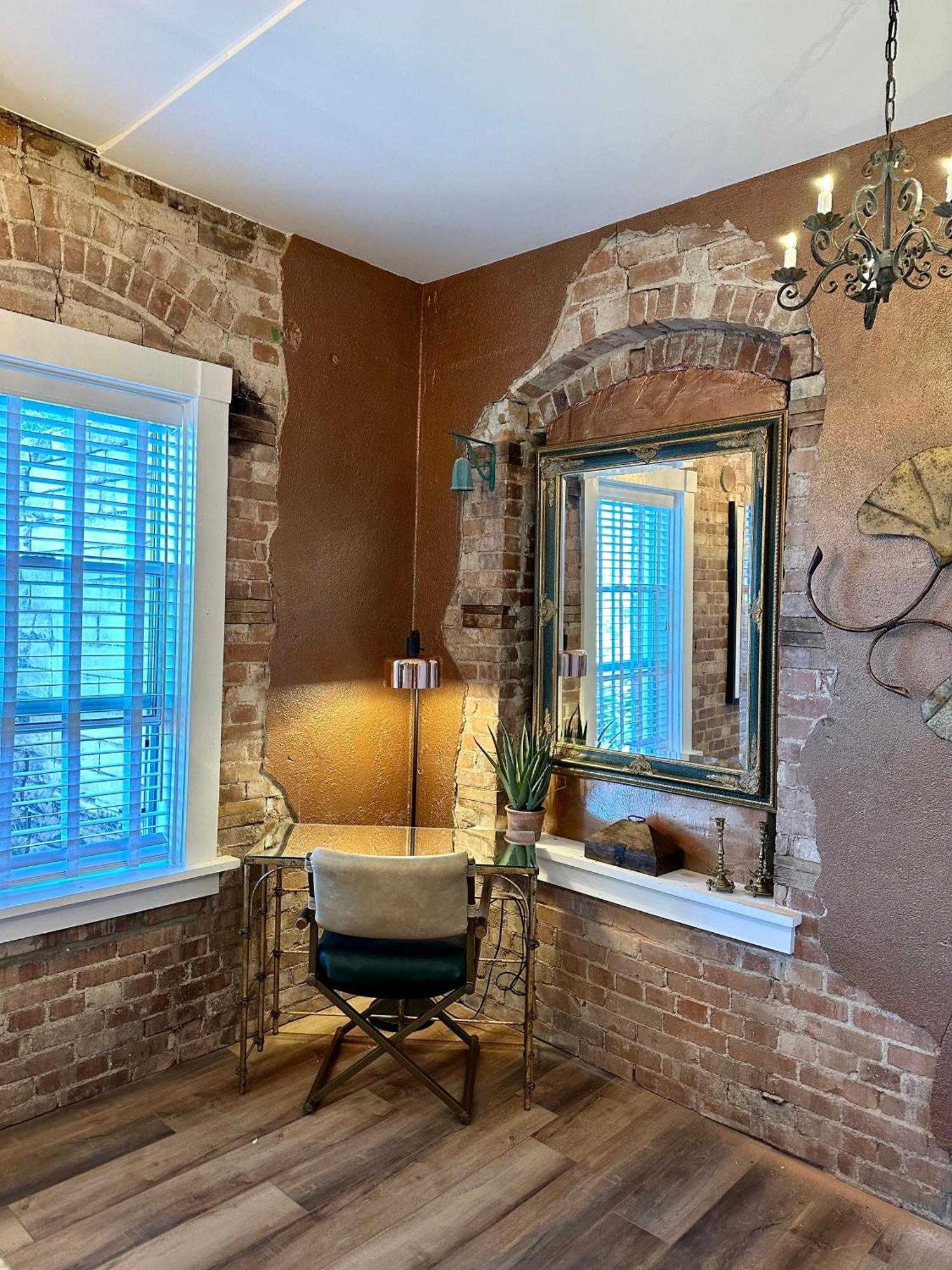 Bisbee Brownstone Suites エクステリア 写真