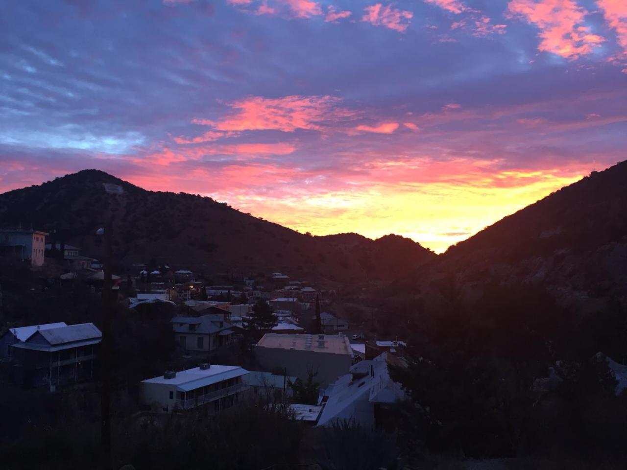 Bisbee Brownstone Suites エクステリア 写真